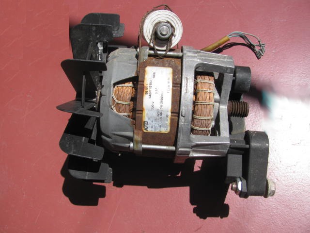 Moteur de betonniere 220 volts occasion (vente sur place)