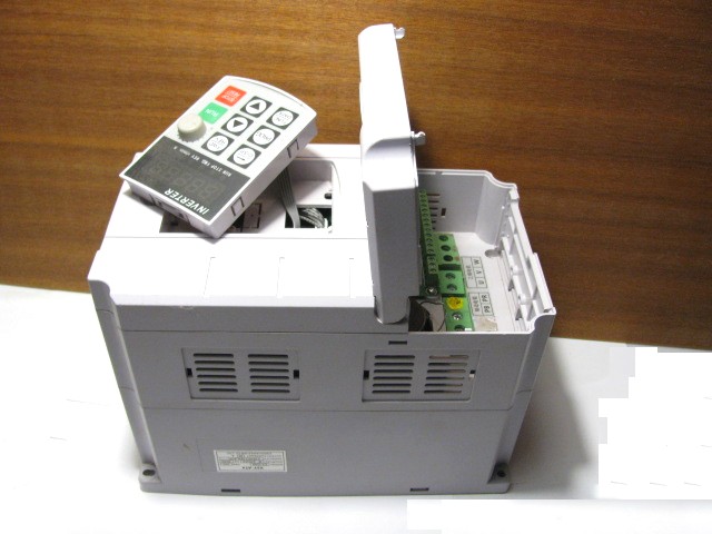 Convertisseur 220 mono en 220 tri 30A 5.5 KV Neuf pour pieces (vente sur place)