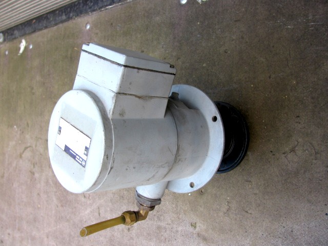 Pompe lubrification machine outils 380 volts