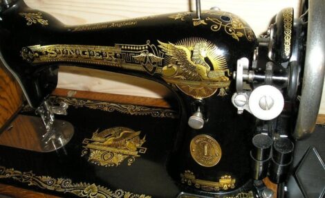 VINTAGE - SINGER très belle SPHINX
